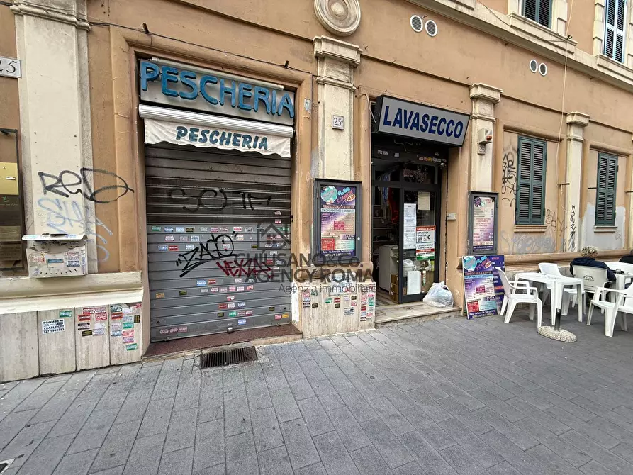 Immagine 2 di Locale commerciale in vendita  in Via Rimini 25B a Roma