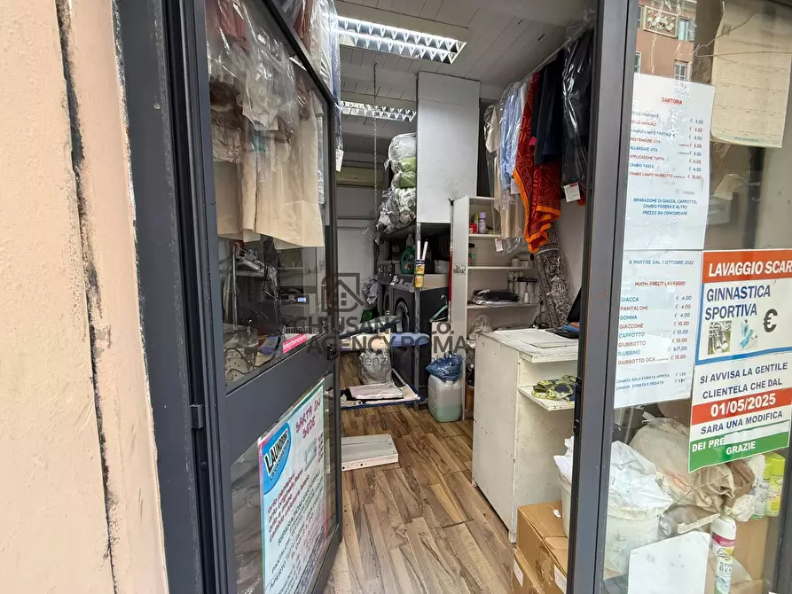 Immagine 4 di Locale commerciale in vendita  in Via Rimini 25B a Roma