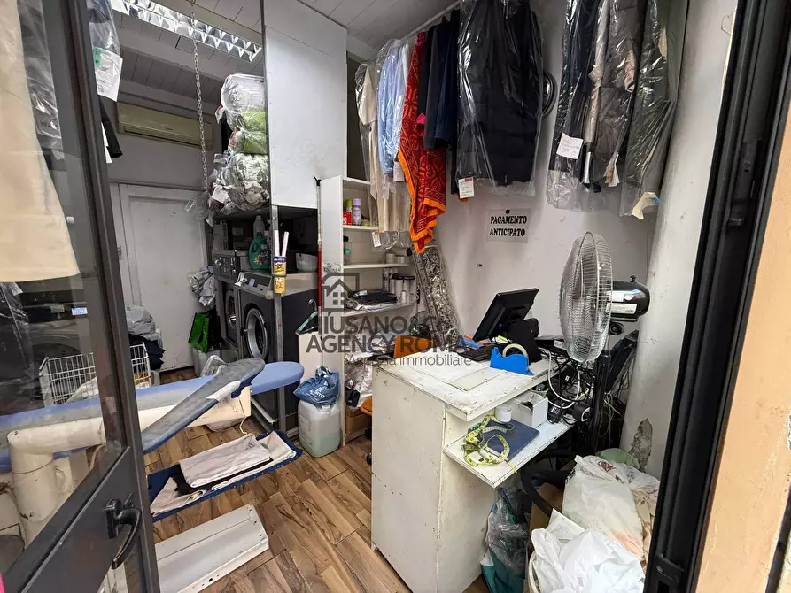 Immagine 5 di Locale commerciale in vendita  in Via Rimini 25B a Roma