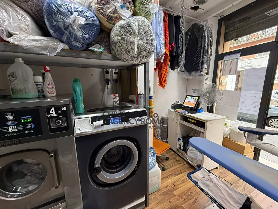 Immagine 8 di Locale commerciale in vendita  in Via Rimini 25B a Roma