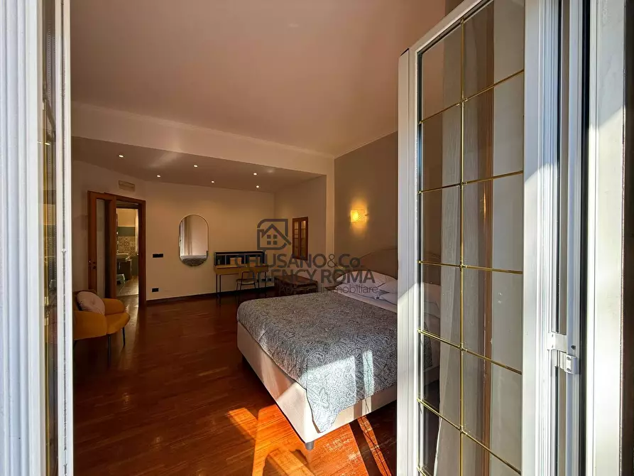 Immagine 11 di Appartamento in affitto  in Via Sermide 13 a Roma