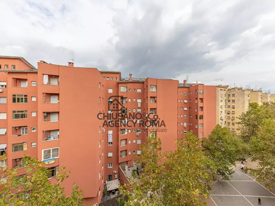 Immagine 33 di Appartamento in vendita  in Via Flavio Stilicone 134 a Roma
