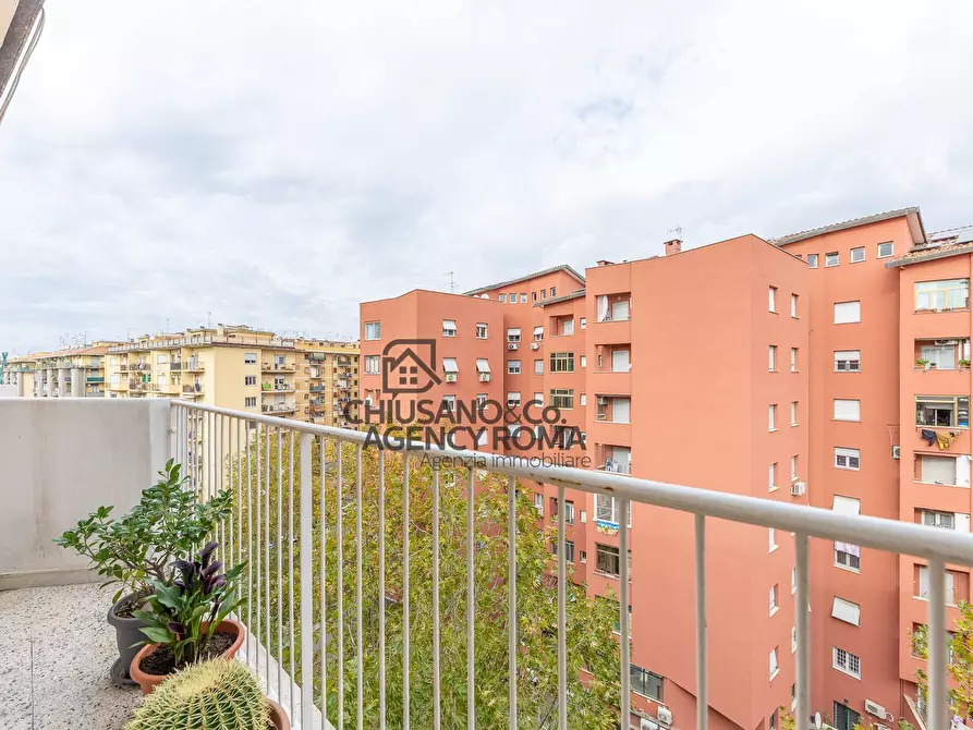 Immagine 35 di Appartamento in vendita  in Via Flavio Stilicone 134 a Roma