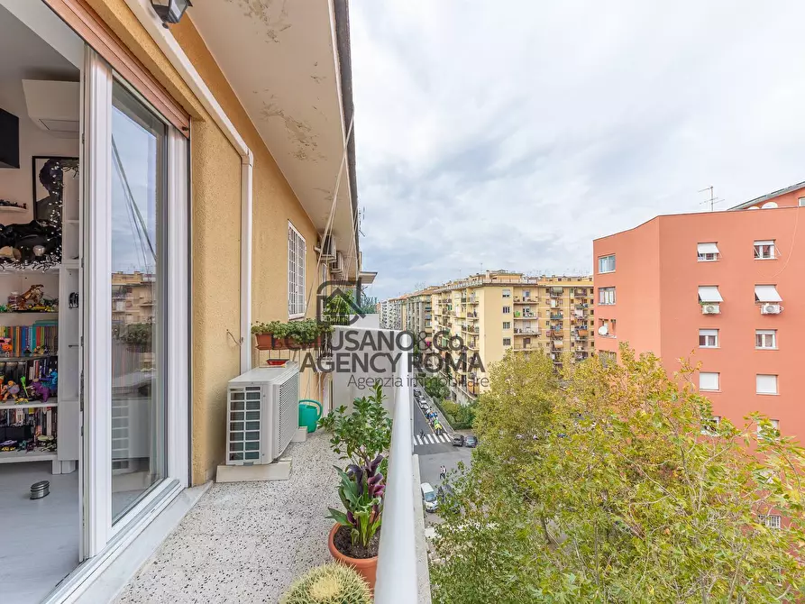 Immagine 30 di Appartamento in vendita  in Via Flavio Stilicone 134 a Roma