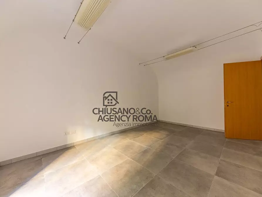 Immagine 3 di Appartamento in vendita  in Piazza Dei Re Di Roma 3 a Roma