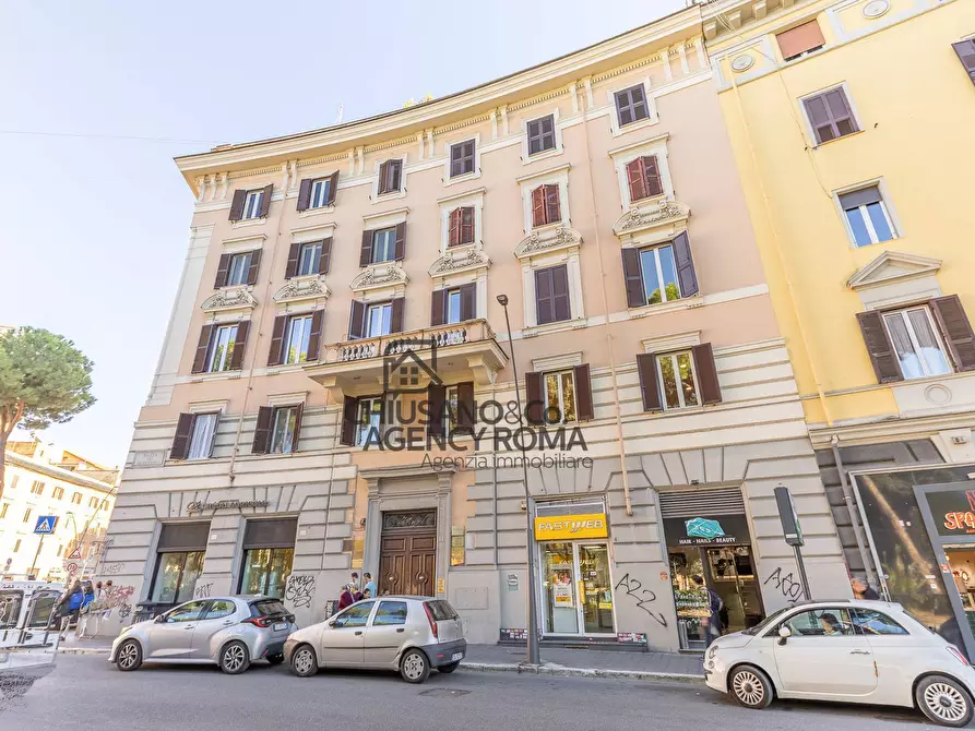 Immagine 34 di Appartamento in vendita  in Piazza Dei Re Di Roma 3 a Roma