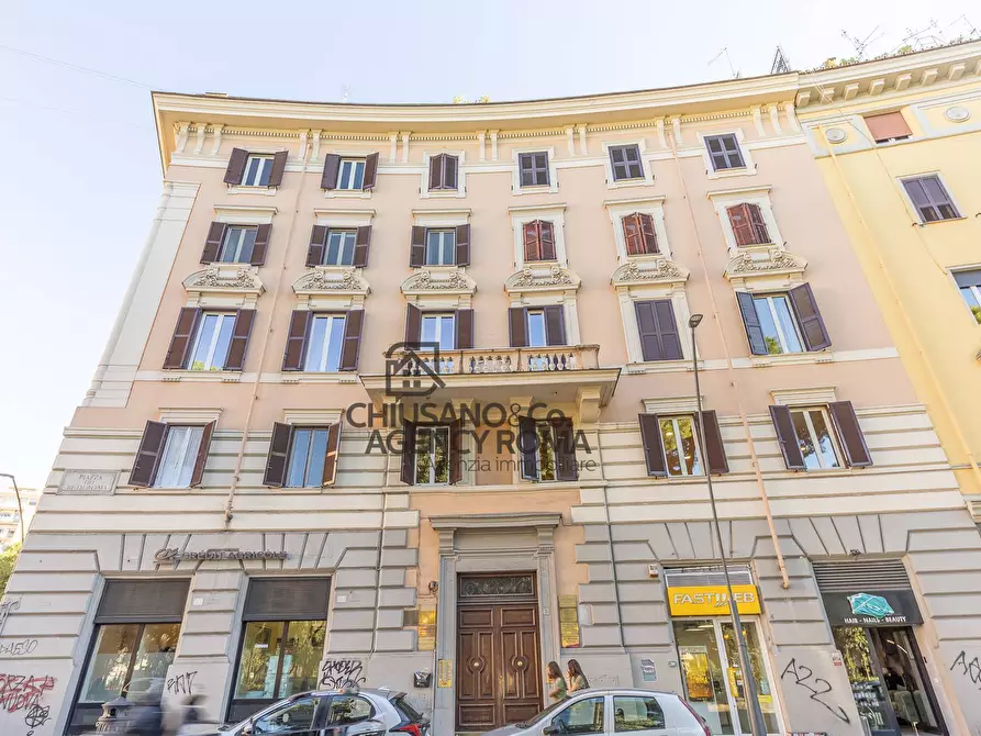 Immagine 33 di Appartamento in vendita  in Piazza Dei Re Di Roma 3 a Roma