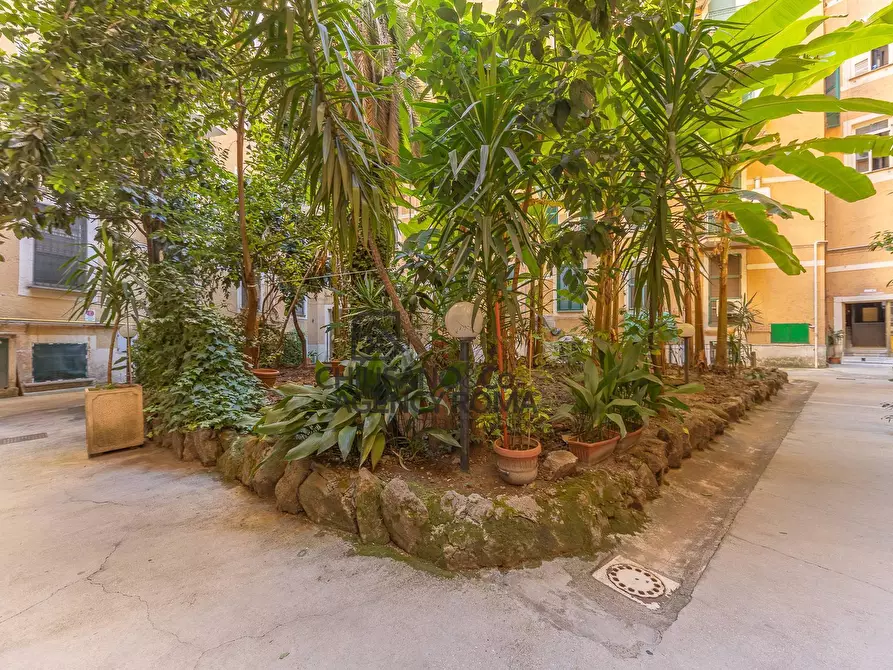 Immagine 28 di Appartamento in vendita  in Piazza Dei Re Di Roma 3 a Roma