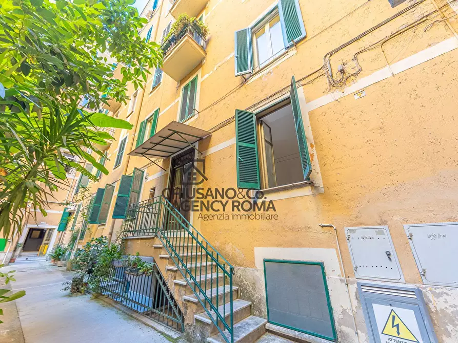 Immagine 26 di Appartamento in vendita  in Piazza Dei Re Di Roma 3 a Roma