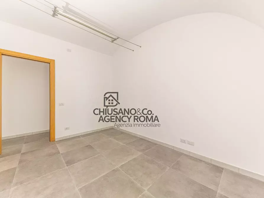 Immagine 4 di Appartamento in vendita  in Piazza Dei Re Di Roma 3 a Roma