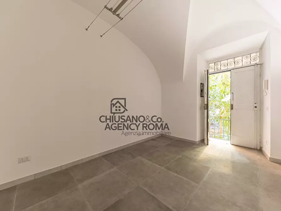 Immagine 5 di Appartamento in vendita  in Piazza Dei Re Di Roma 3 a Roma