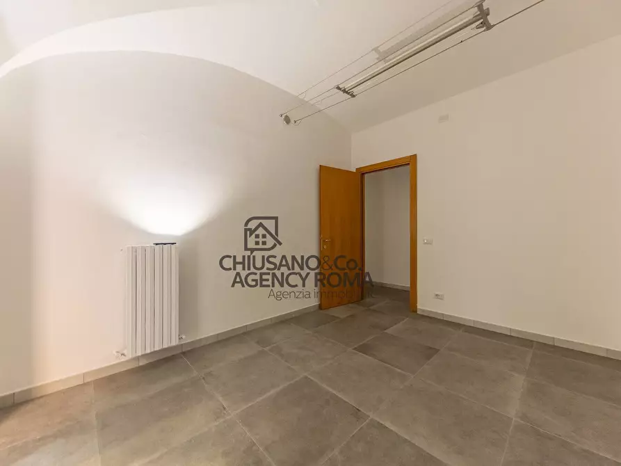 Immagine 7 di Appartamento in vendita  in Piazza Dei Re Di Roma 3 a Roma