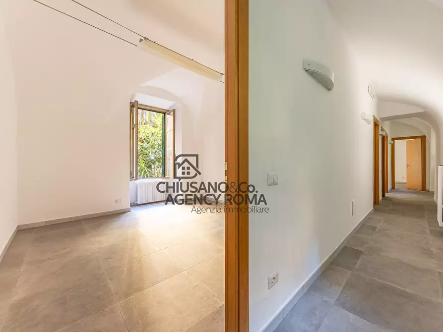 Immagine 8 di Appartamento in vendita  in Piazza Dei Re Di Roma 3 a Roma