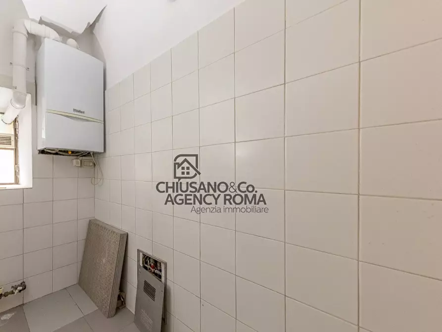 Immagine 13 di Appartamento in vendita  in Piazza Dei Re Di Roma 3 a Roma