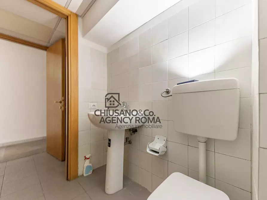 Immagine 14 di Appartamento in vendita  in Piazza Dei Re Di Roma 3 a Roma