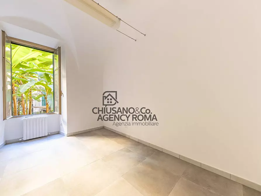 Immagine 2 di Appartamento in vendita  in Piazza Dei Re Di Roma 3 a Roma