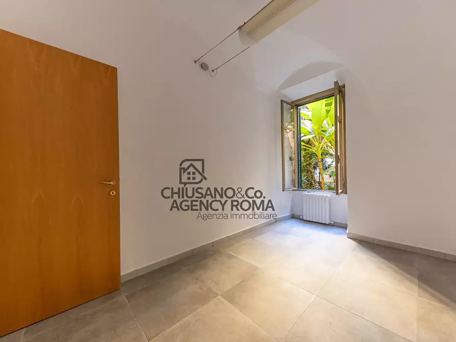 Immagine 20 di Appartamento in vendita  in Piazza Dei Re Di Roma 3 a Roma