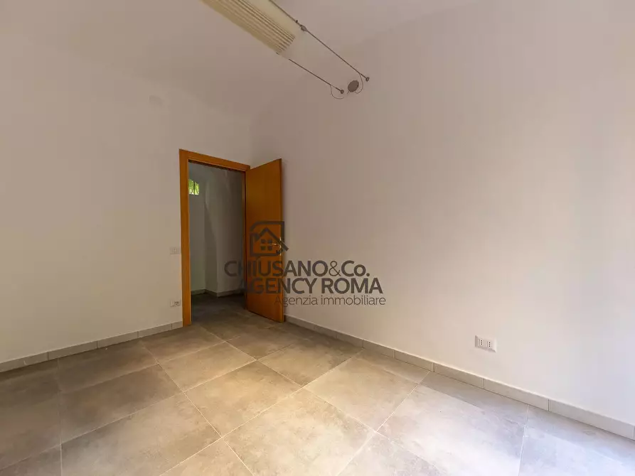 Immagine 21 di Appartamento in vendita  in Piazza Dei Re Di Roma 3 a Roma