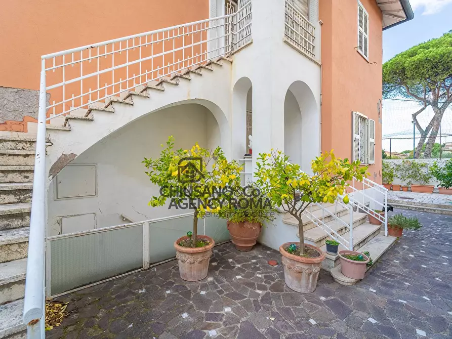 Immagine 89 di Villa in vendita  in Via Tre Taberne a Roma