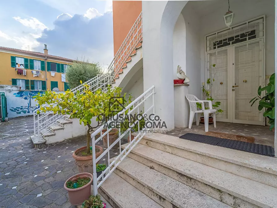 Immagine 90 di Villa in vendita  in Via Tre Taberne a Roma