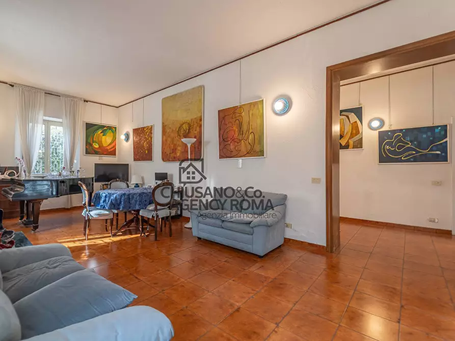 Immagine 3 di Villa in vendita  in Via Tre Taberne a Roma