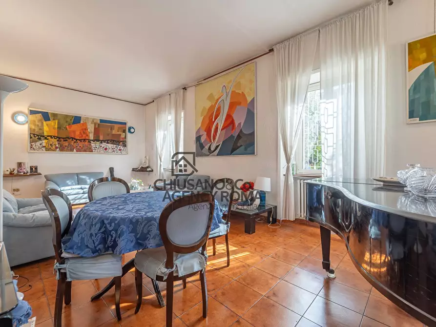 Immagine 4 di Villa in vendita  in Via Tre Taberne a Roma