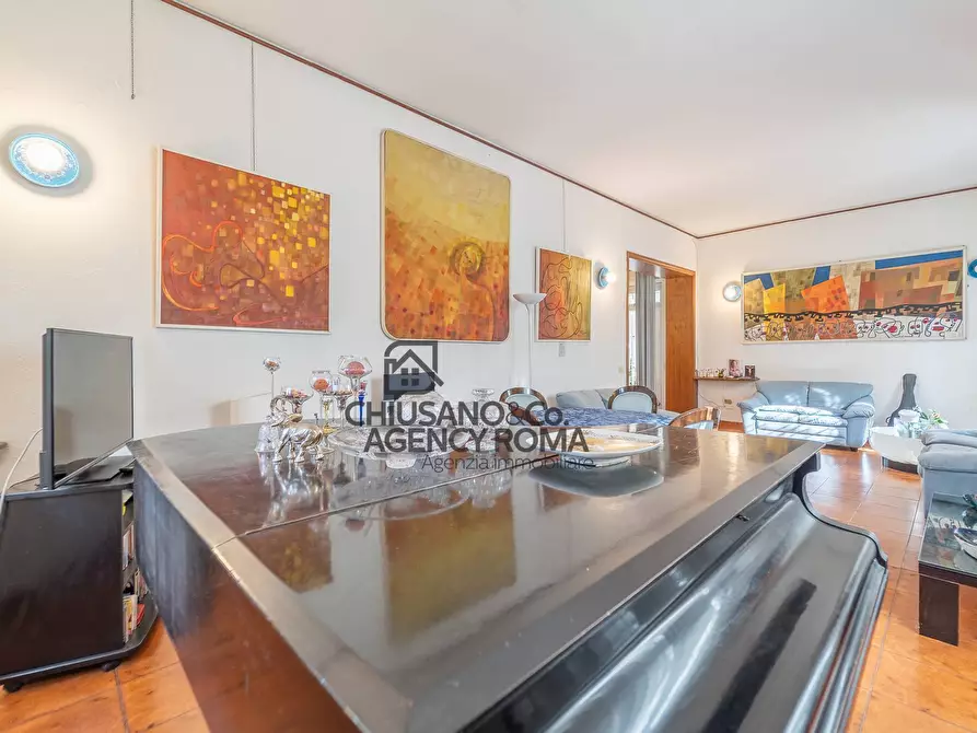 Immagine 5 di Villa in vendita  in Via Tre Taberne a Roma