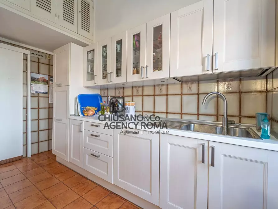 Immagine 11 di Villa in vendita  in Via Tre Taberne a Roma