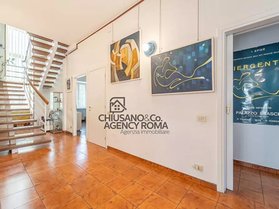 Immagine 2 di Villa in vendita  in Via Tre Taberne a Roma