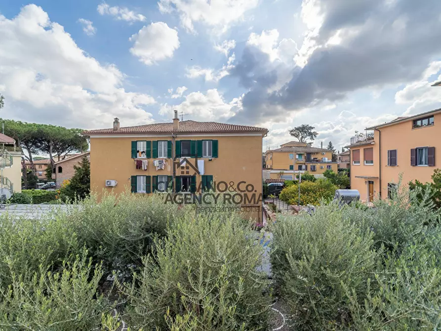 Immagine 71 di Villa in vendita  in Via Tre Taberne a Roma