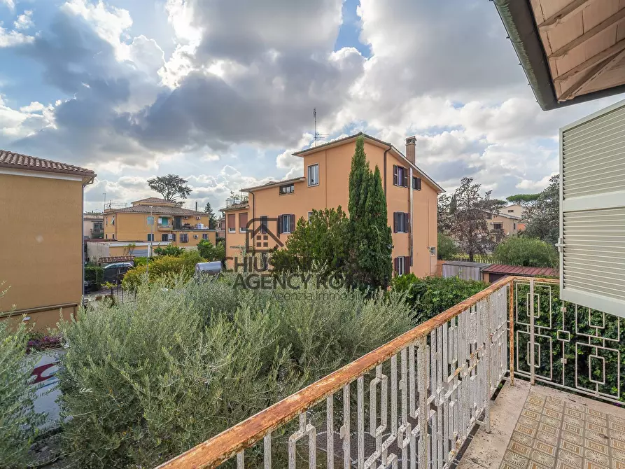 Immagine 68 di Villa in vendita  in Via Tre Taberne a Roma