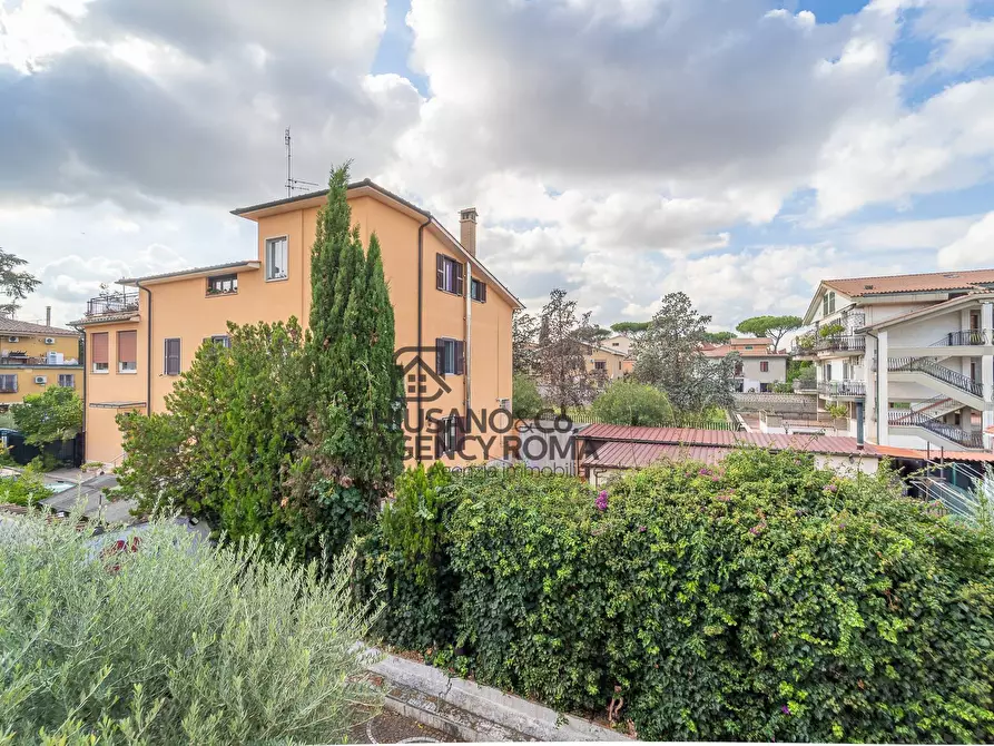 Immagine 69 di Villa in vendita  in Via Tre Taberne a Roma