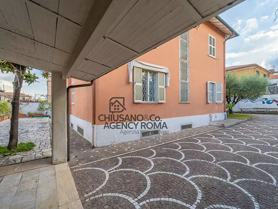 Immagine 77 di Villa in vendita  in Via Tre Taberne a Roma