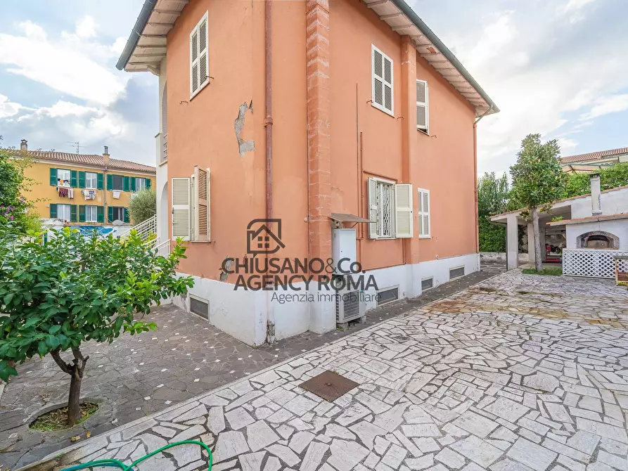 Immagine 78 di Villa in vendita  in Via Tre Taberne a Roma