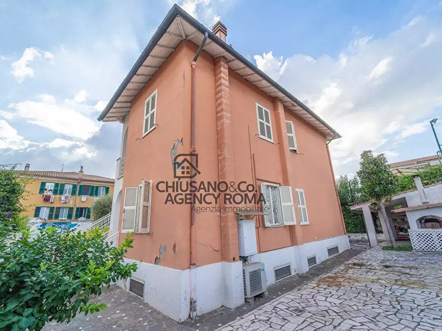 Immagine 79 di Villa in vendita  in Via Tre Taberne a Roma