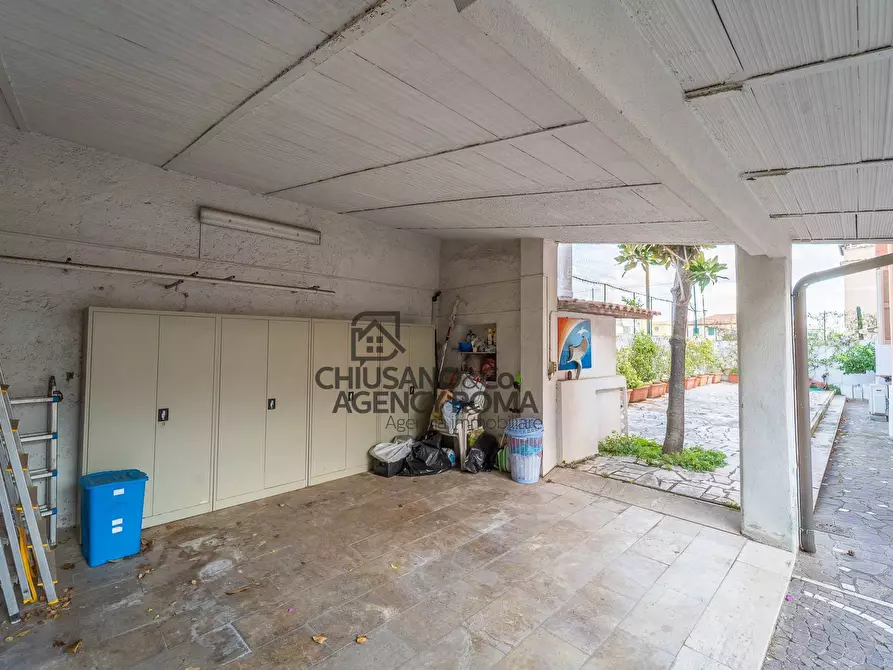 Immagine 83 di Villa in vendita  in Via Tre Taberne a Roma