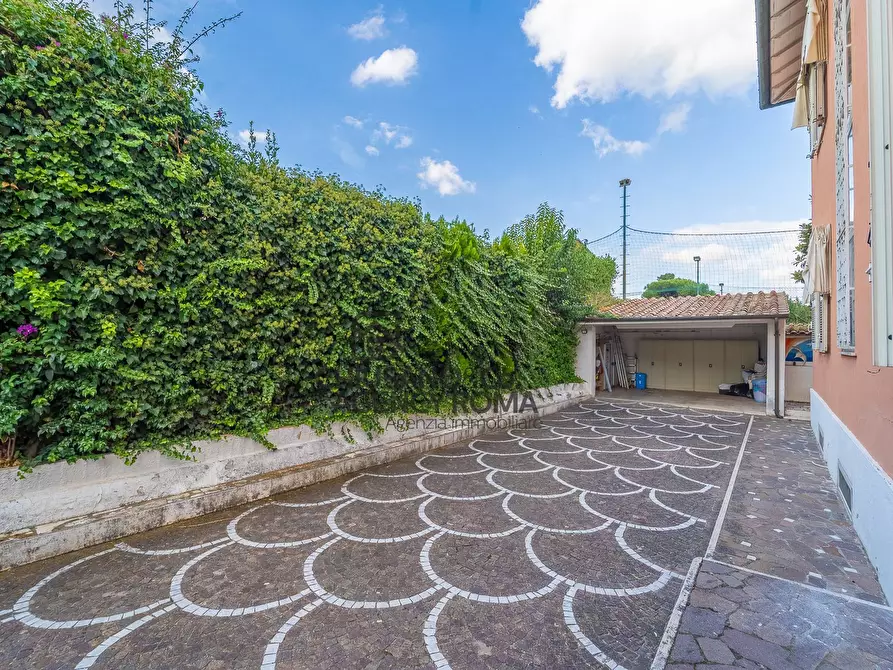 Immagine 84 di Villa in vendita  in Via Tre Taberne a Roma