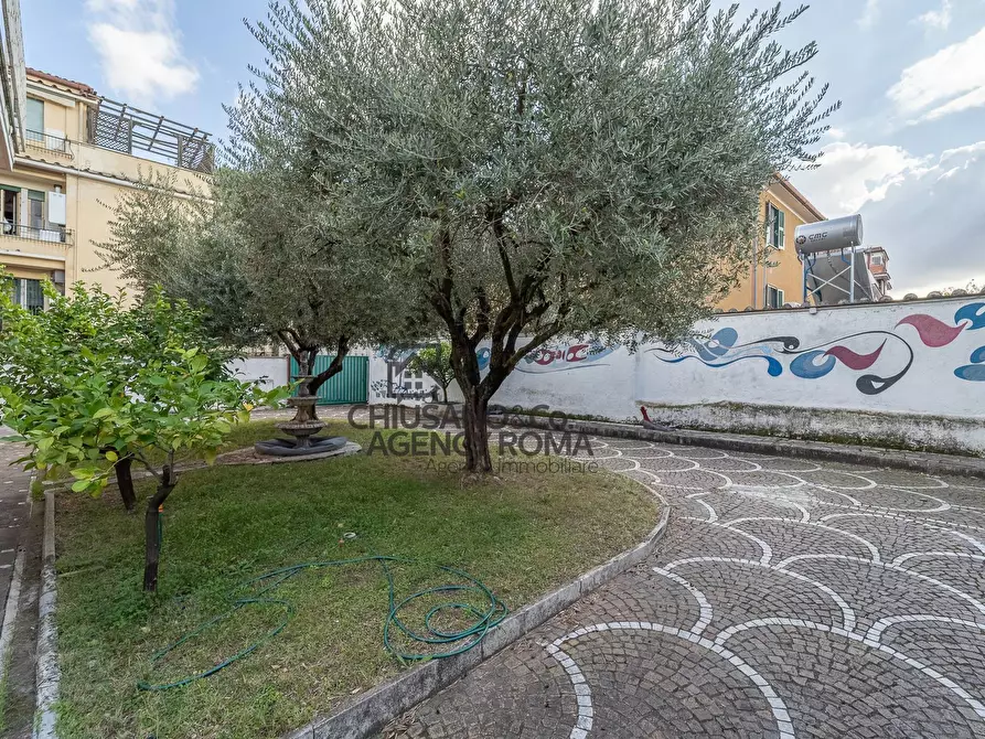 Immagine 85 di Villa in vendita  in Via Tre Taberne a Roma