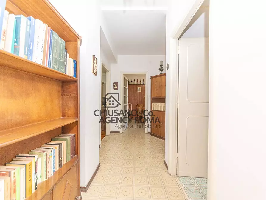 Immagine 3 di Appartamento in vendita  in Via Delle Cave 79 a Roma