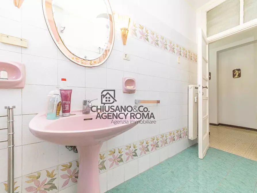 Immagine 32 di Appartamento in vendita  in Via Delle Cave 79 a Roma