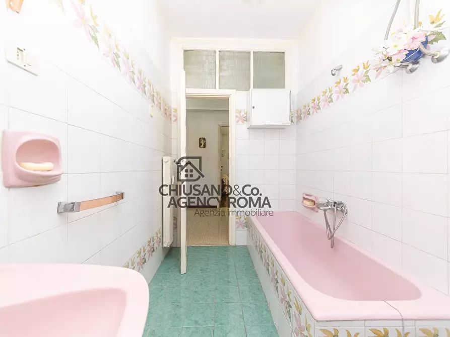 Immagine 33 di Appartamento in vendita  in Via Delle Cave 79 a Roma