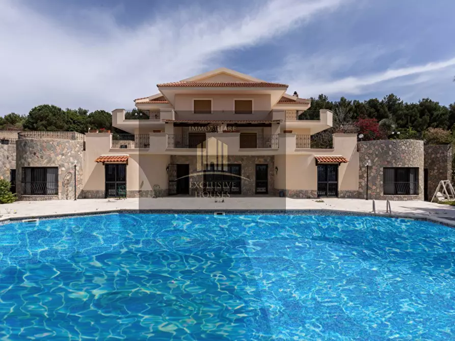 Immagine 1 di Villa in vendita  a Messina