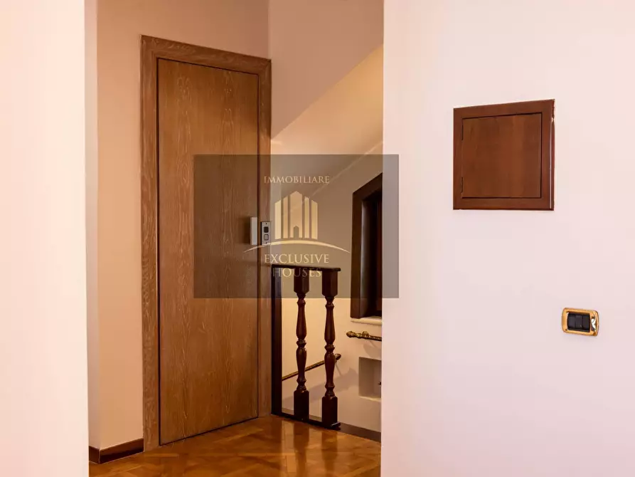 Immagine 37 di Villa in vendita  a Messina