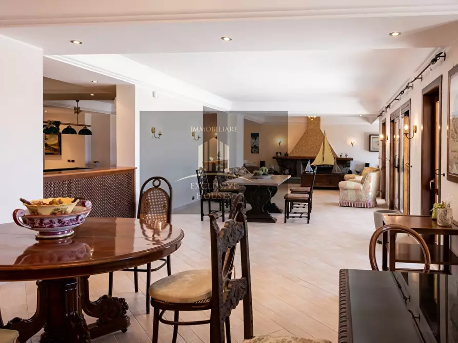 Immagine 40 di Villa in vendita  a Messina