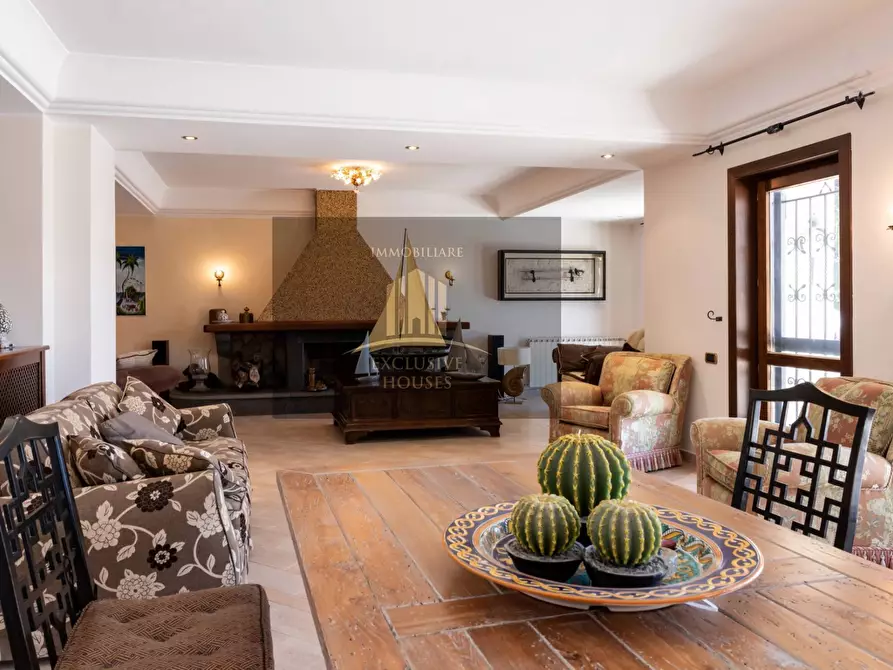 Immagine 43 di Villa in vendita  a Messina