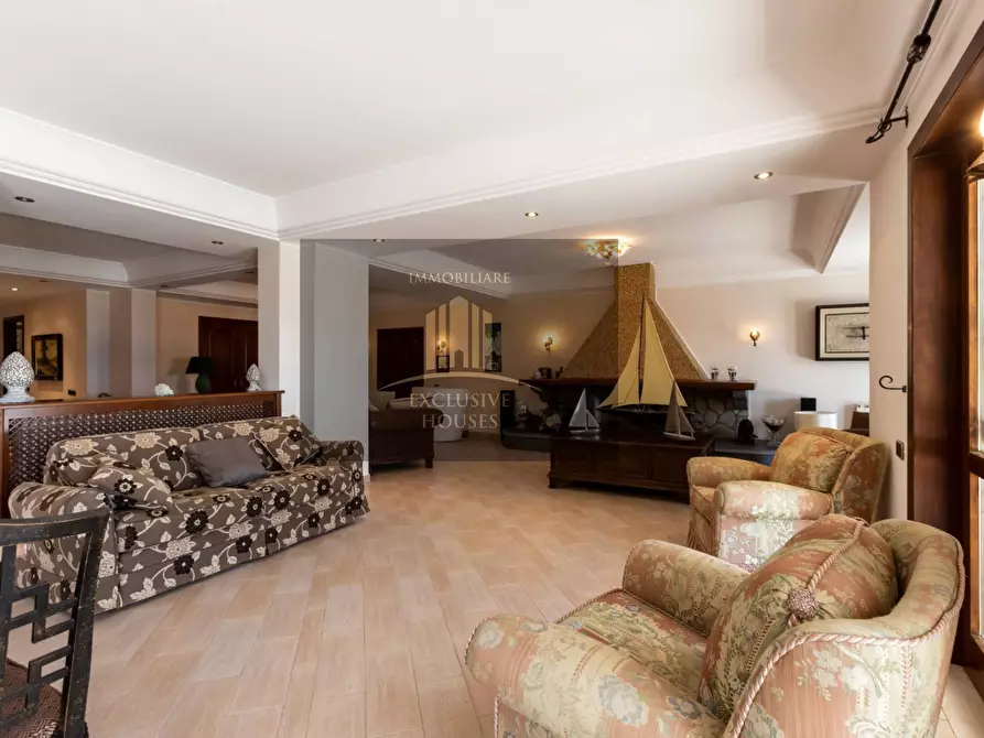 Immagine 49 di Villa in vendita  a Messina