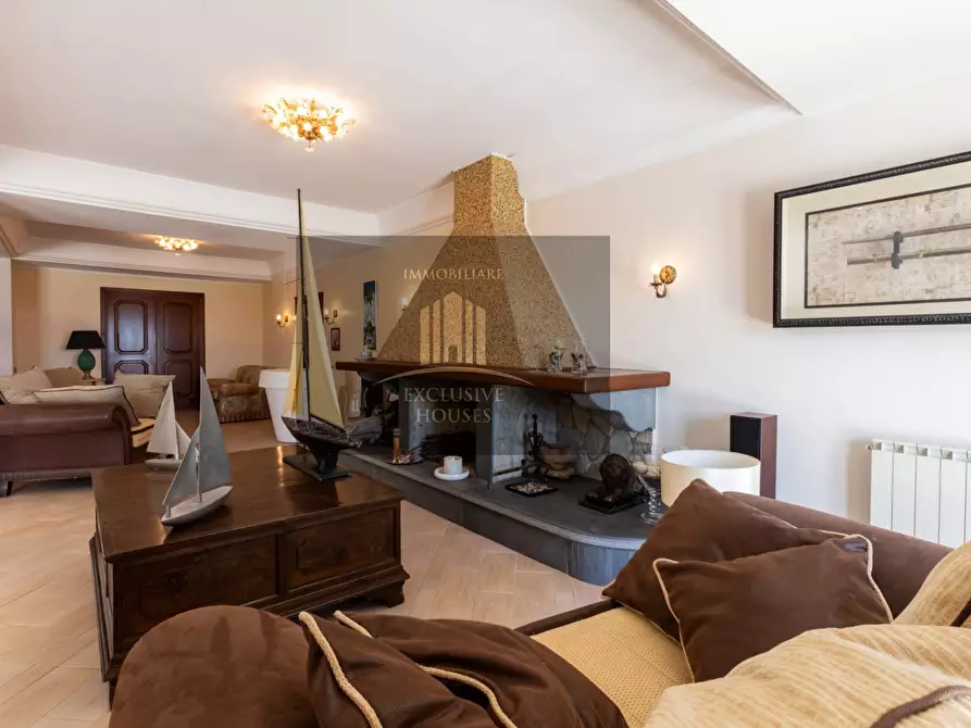 Immagine 50 di Villa in vendita  a Messina