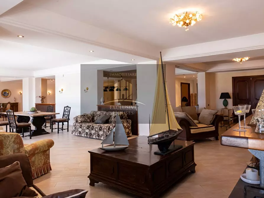 Immagine 53 di Villa in vendita  a Messina