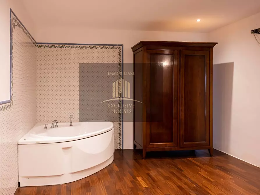 Immagine 68 di Villa in vendita  a Messina