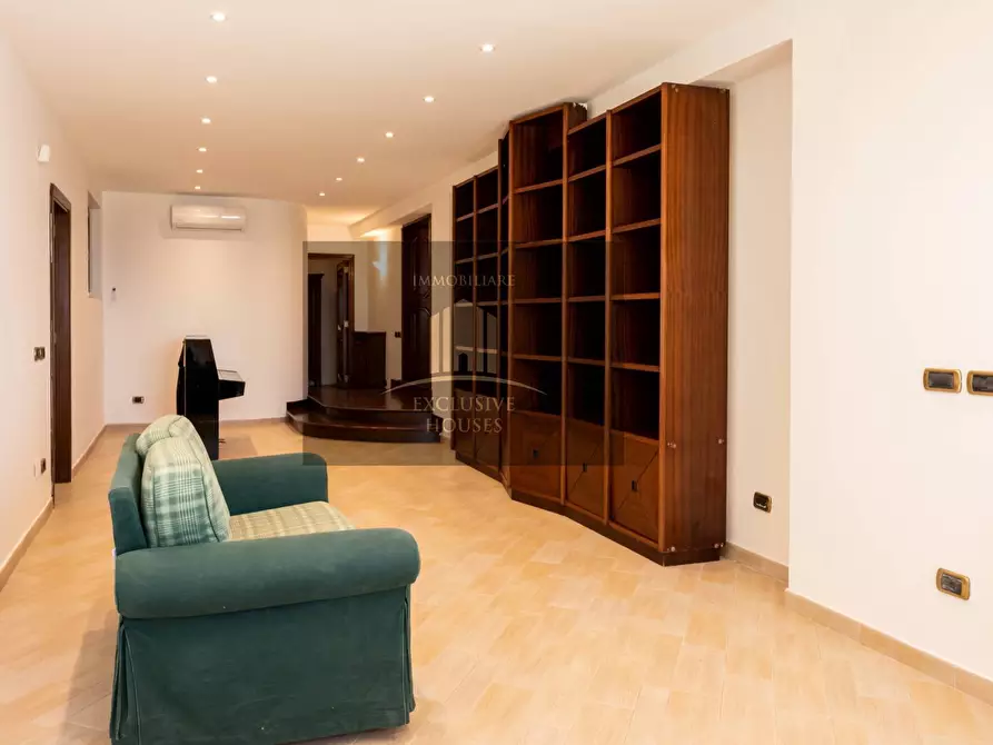 Immagine 69 di Villa in vendita  a Messina